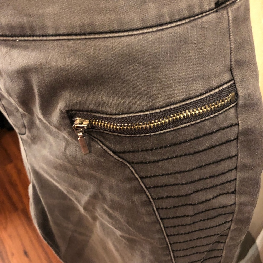 Delia’s straight leg Rock star pants with stitching detail on sides gray - Picture 5 of 9